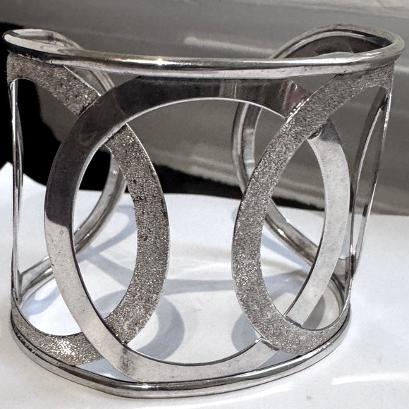 ✨Beautiful Edgy Vintage Brushed and Polished .925 Silver Sparkling Cuff Bracelet - Picture 16 of 16